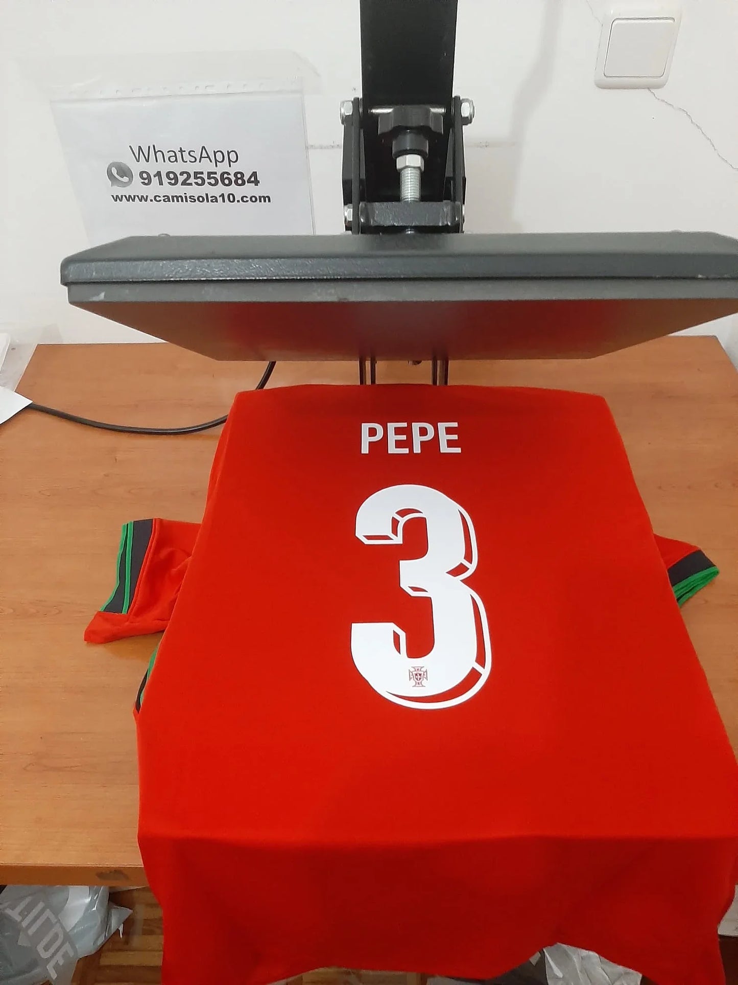 Exemplo de personalização camisola euro 2024, costas com o nome PEPE e número 3.