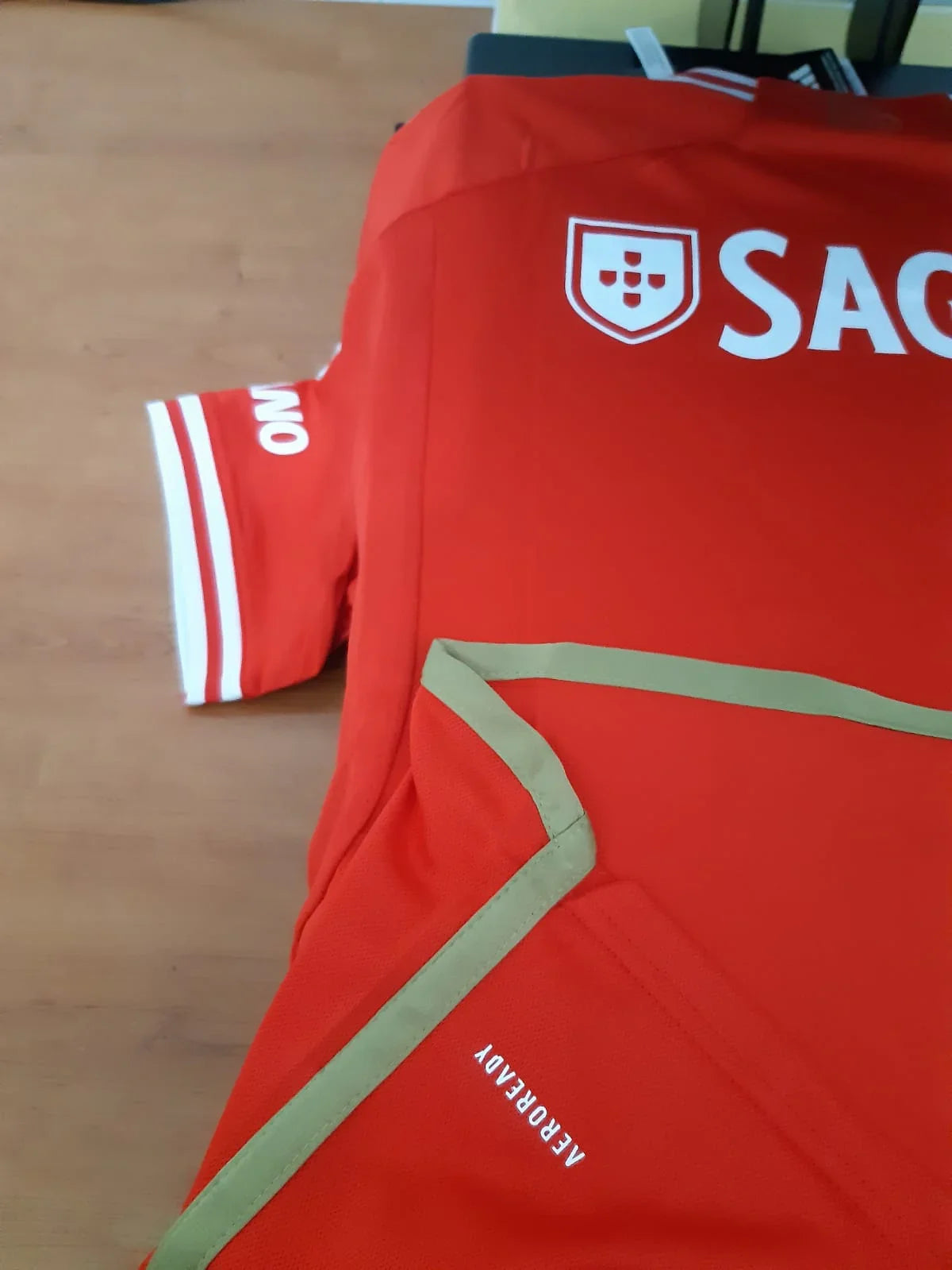 Camisola Principal SL Benfica 23/24
Detalhes dourados, qualidade premium