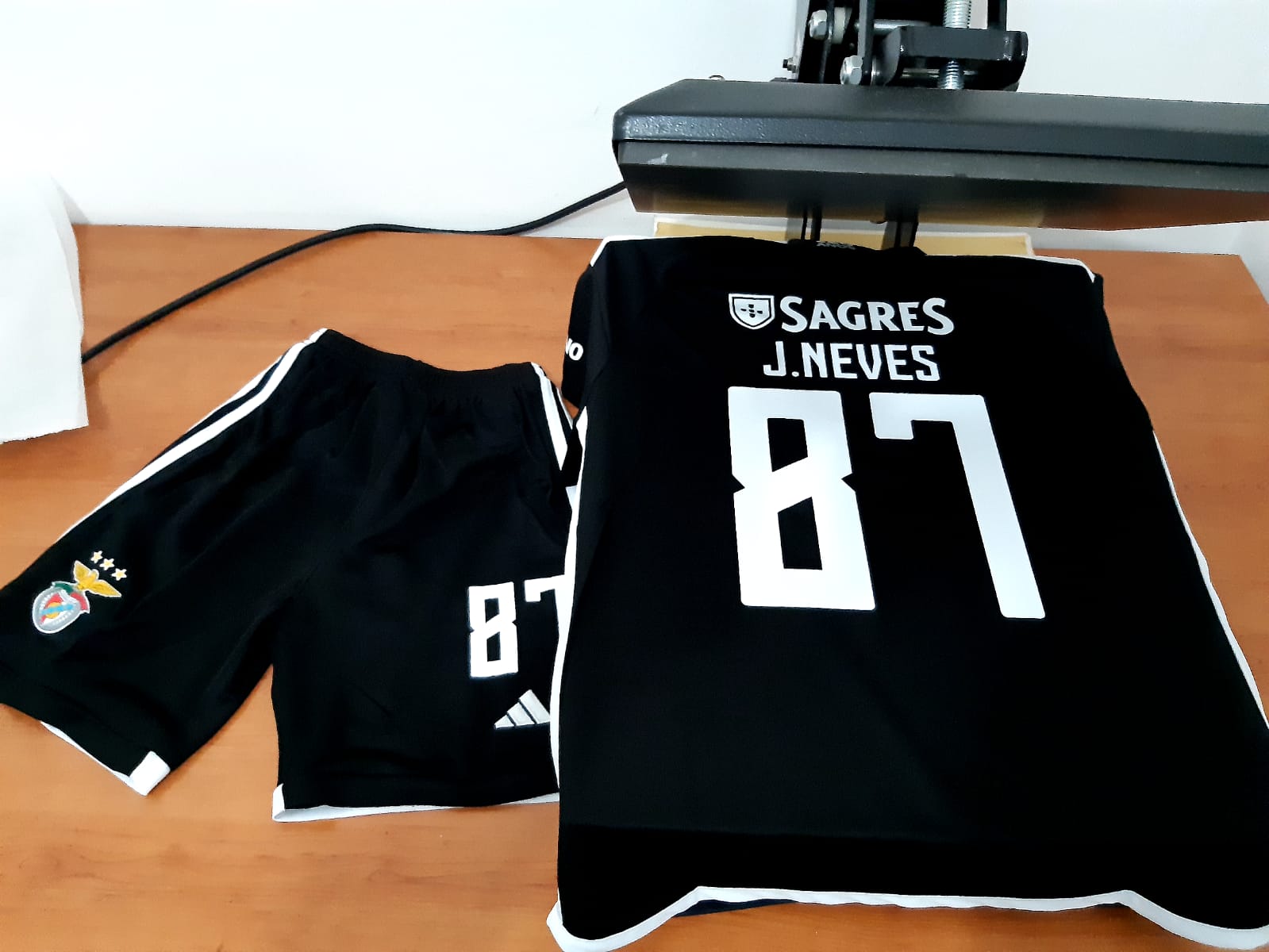 Kit de criança Alternativo SL Benfica 23/24 - Camisola 10 | Camisolas de futebol para adulto e criança, entregas em 2 a 3 dias