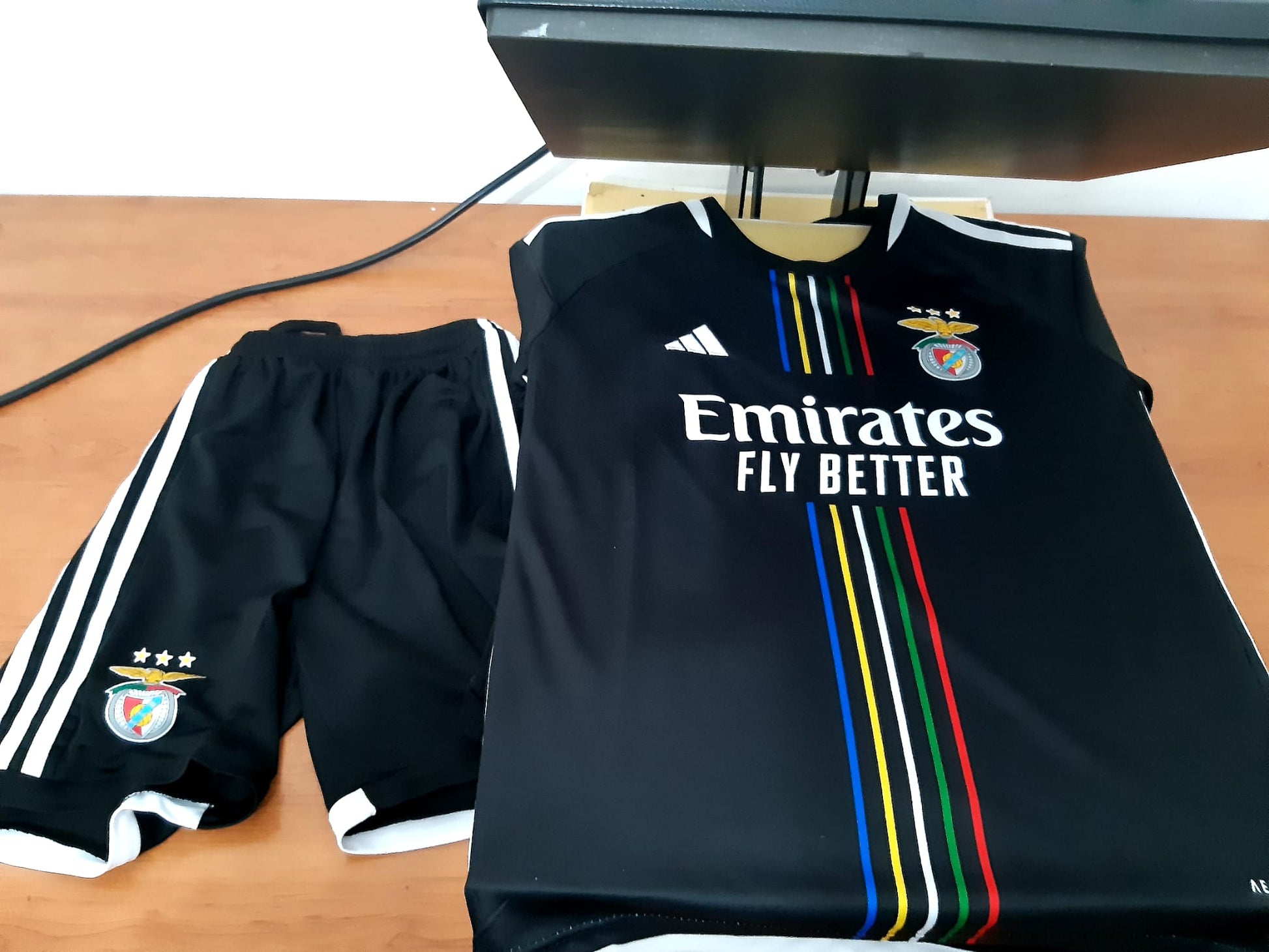 Kit de criança Alternativo SL Benfica 23/24 - Camisola 10 | Camisolas de futebol para adulto e criança, entregas em 2 a 3 dias