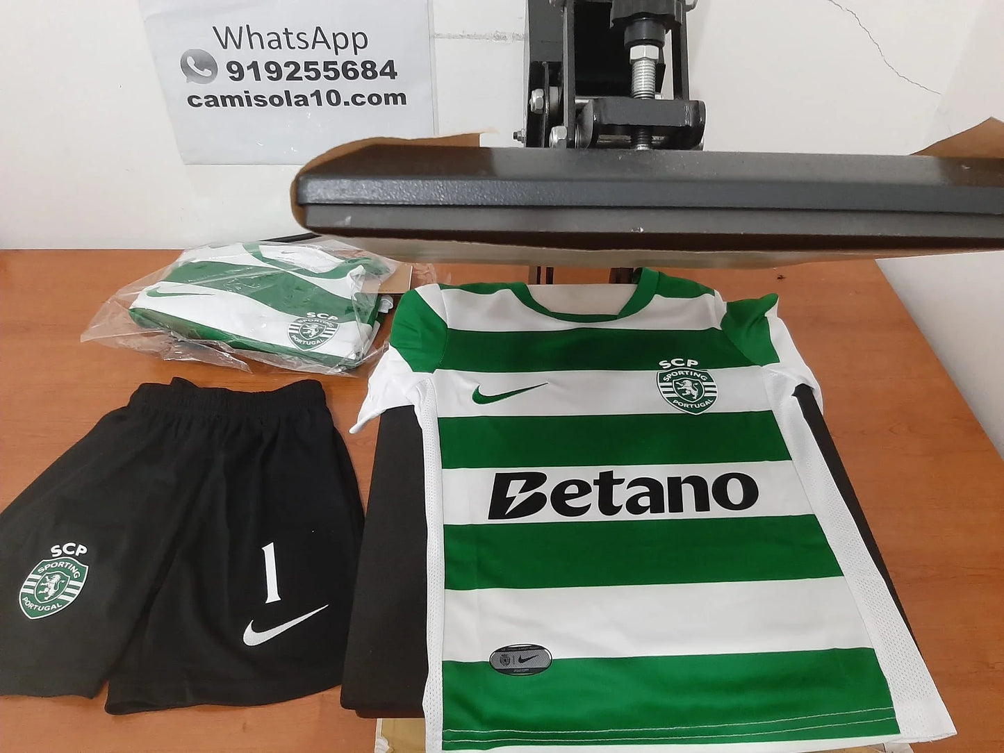 Equipamento de 3-4 anos personalizada Sporting CP com número 1 nos calções