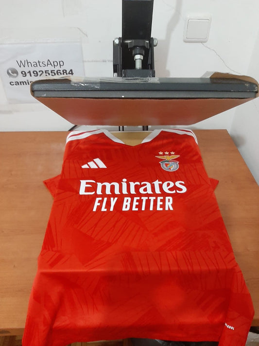 Frente da camisola principal do SL Benfica 26/27 em vermelho encarnado