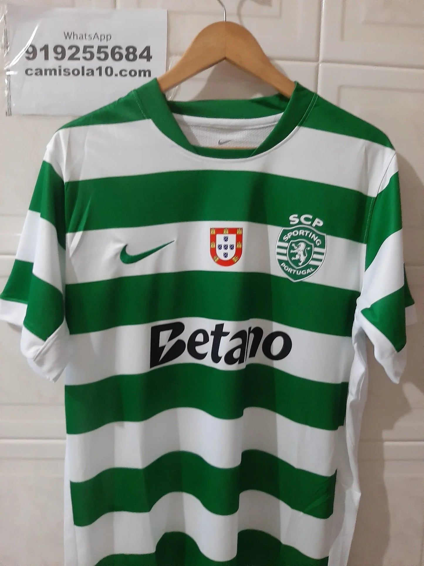 Camisola Principal do Sporting CP  Badge das Quinas de Campeão Nacional 2025/26 - Camisola 10.