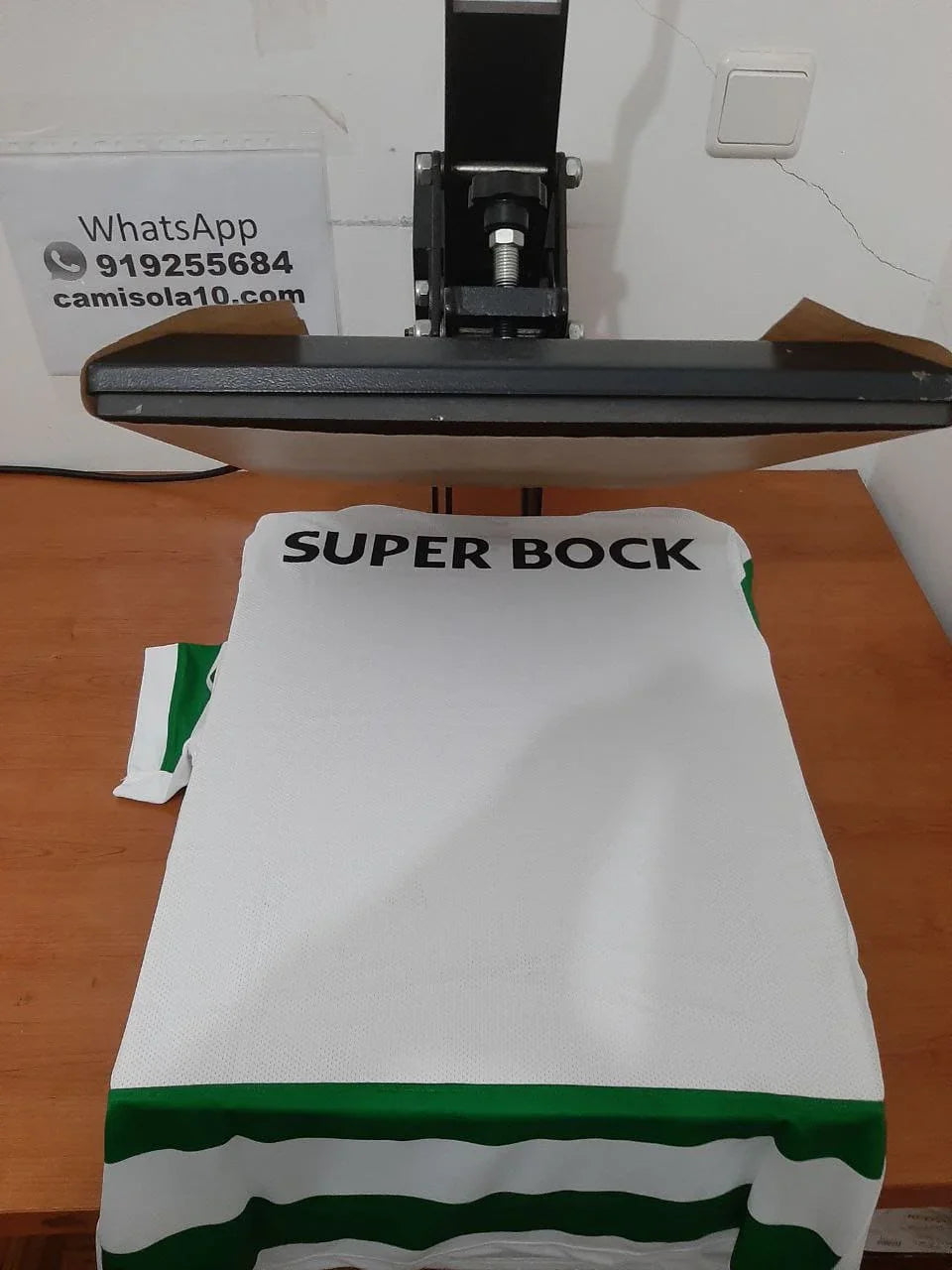 Vista das costas da Camisola Principal Sporting CP 25/26 sem nome e número - Pronta para personalização.