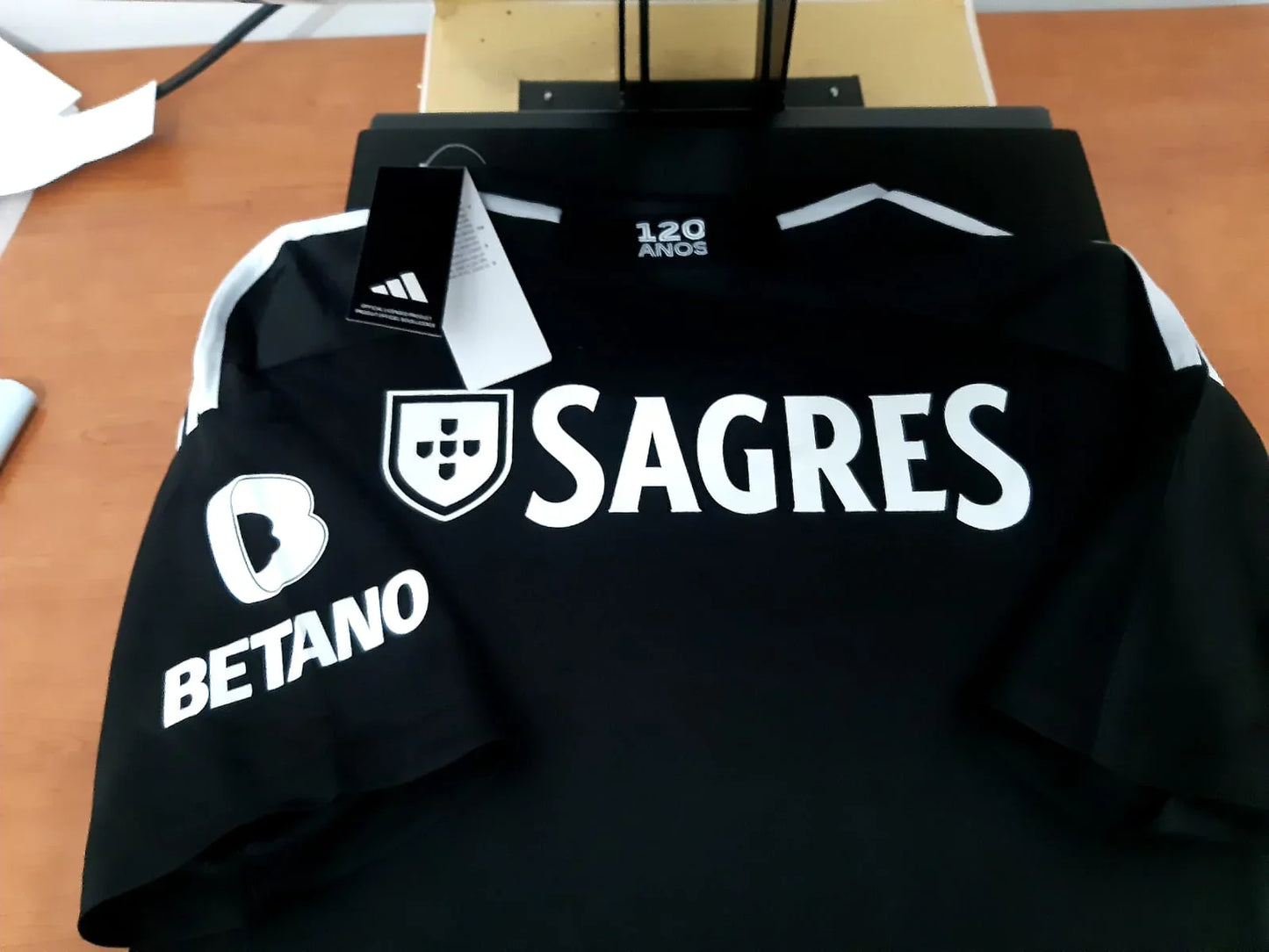 detalhes das costas da camisola Alternativa SL Benfica 23/24 