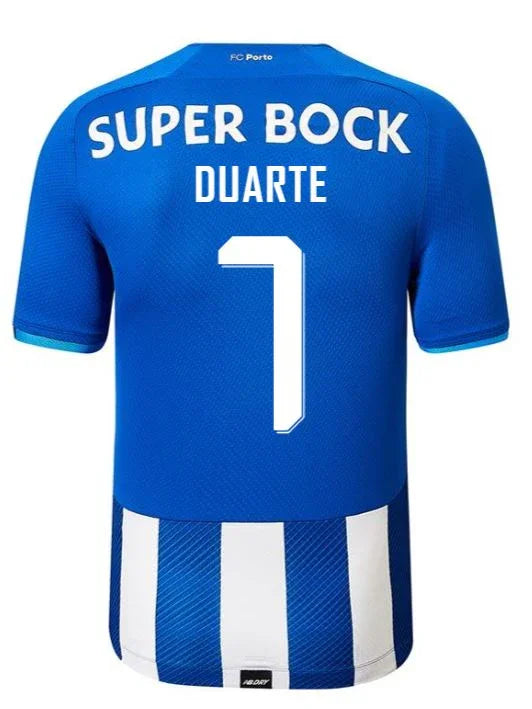 Exemplo de personalização nas costas da camisola do Porto 21/22 com o nome DUARTE e número 7