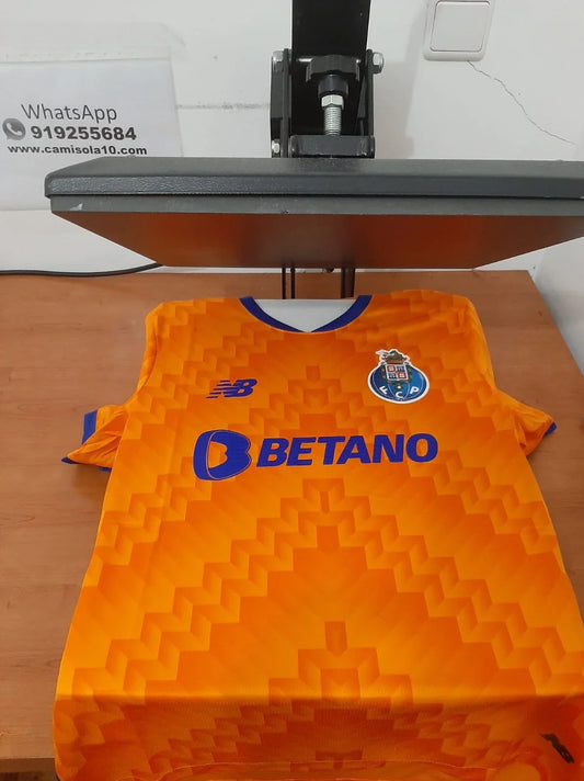 vista frontal do equipamento alternativo FC Porto 2024 25 